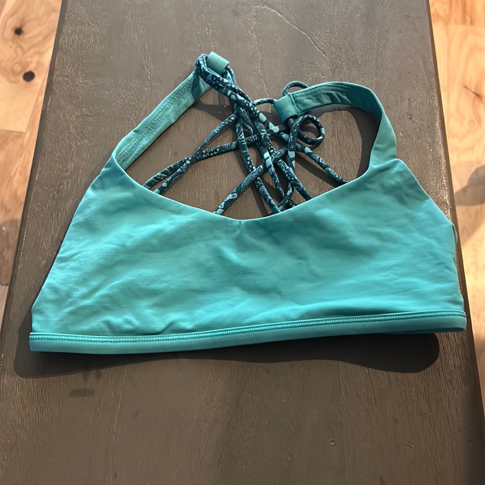 Free to be wild Lululemon sports bra SIZE 6